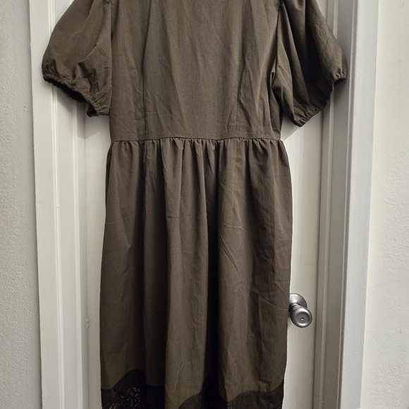 NWT - Disturbia - Mortuary Lace Button Up Midi Dress in Tea Leaf - Picture 7 of 8